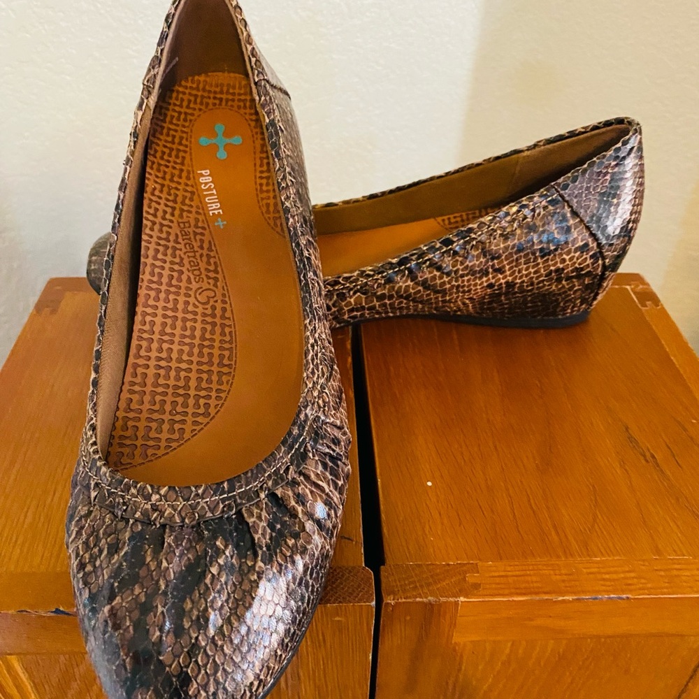 Posture brand size 8 1/2 shoes.